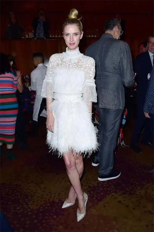 夏季这条裙子每个人都要穿,好看不挑人,无论30还是40都很适合