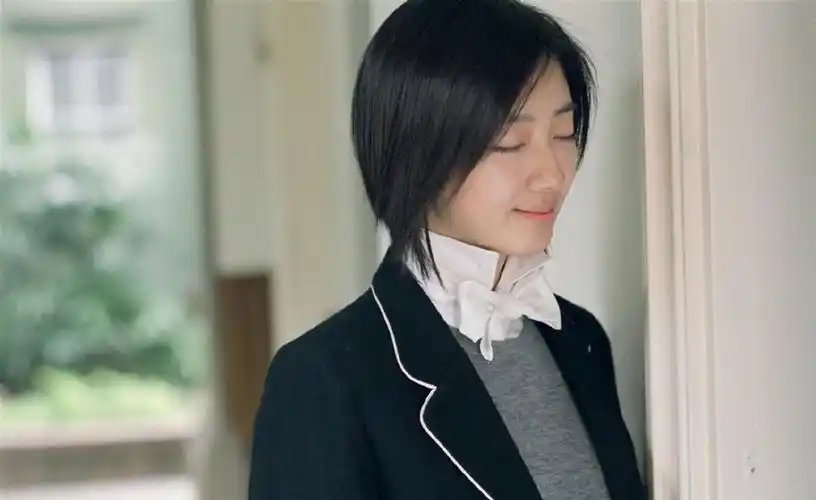 桂纶镁近况曝光,与金马奖导演悠闲散步,两人恋爱18年未婚未育