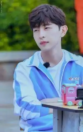 鹿晗最近,由于吴亦凡之前的前同伴问题,许多出色的人才对鹿晗在公布与