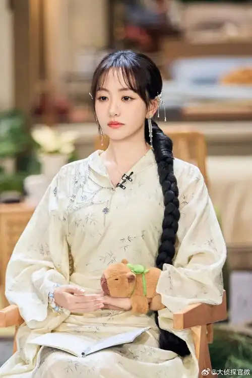 【《#大侦探有风的地方#》高清剧照】之蓉巴拉@杨蓉:  身心疗愈师蓉巴