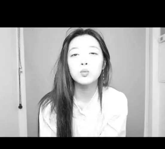 崔雪莉最新黑白调大片,身穿白色衬衣干净美好,网友:真心动了!