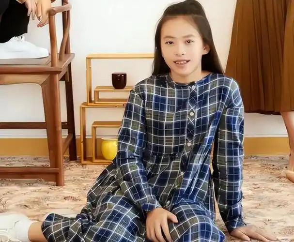 刘涛携儿女拍大片女儿长相和爸似复制粘贴儿子眉眼像妈