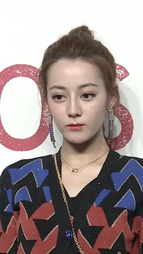 无美颜的迪丽热巴大家觉得怎么样?漂亮吗?