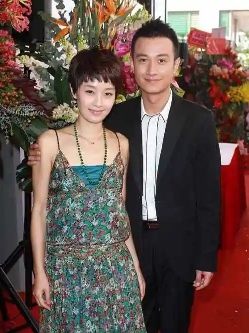 文章马伊琍结婚照文章马伊琍结婚照