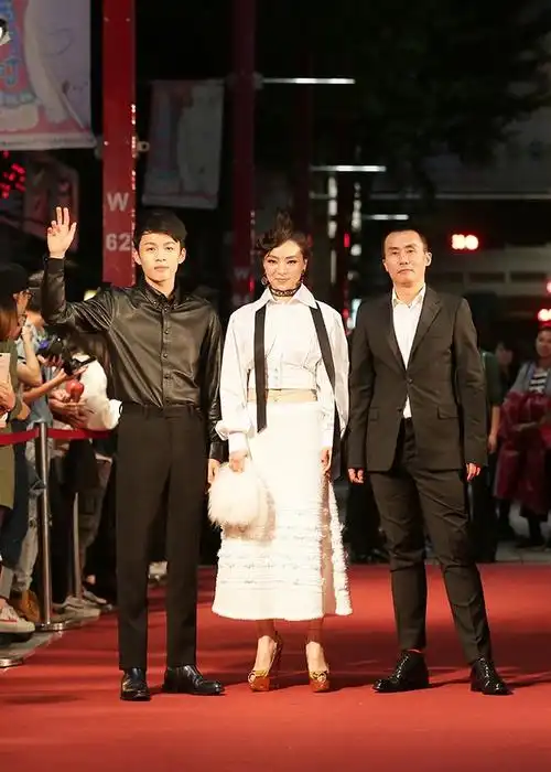 李鸿其《地球最后的夜晚》金马红毯 3分钟长镜头展现艺术家级表演