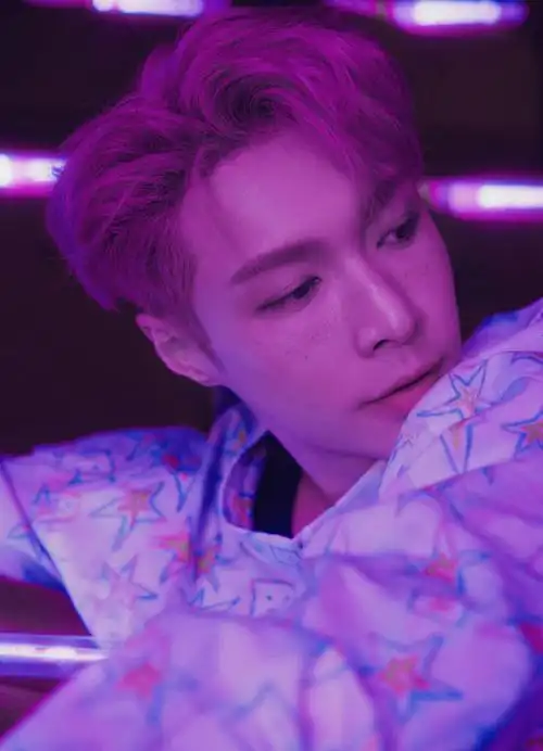 铺满爱意与欢呼,查收captain lay紫色氛围下的美貌92@张艺兴#张艺兴