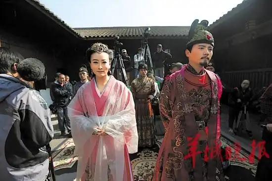 毛俊杰饰雨化田