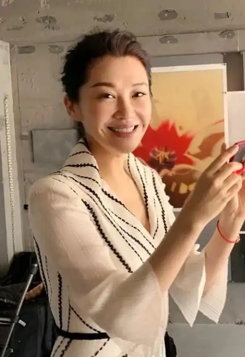 51岁许晴近照大变样少女感全无