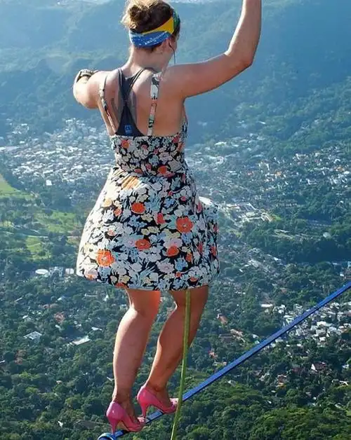 只系很细的安全绳战绳训练,仅靠一根绳子就能高效燃脂,享受减肥的乐趣