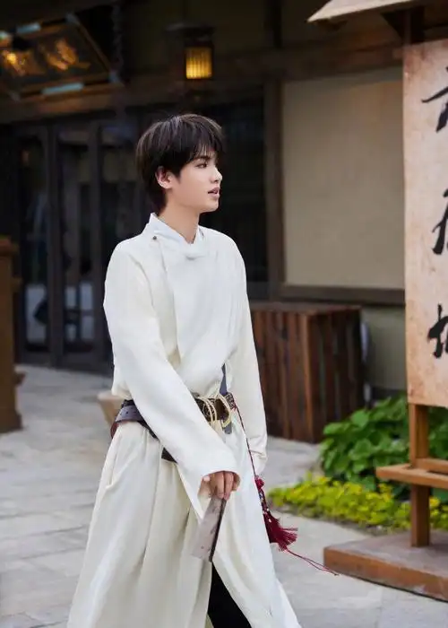 黄明昊极限挑战造型剧照特别帅气的小贾