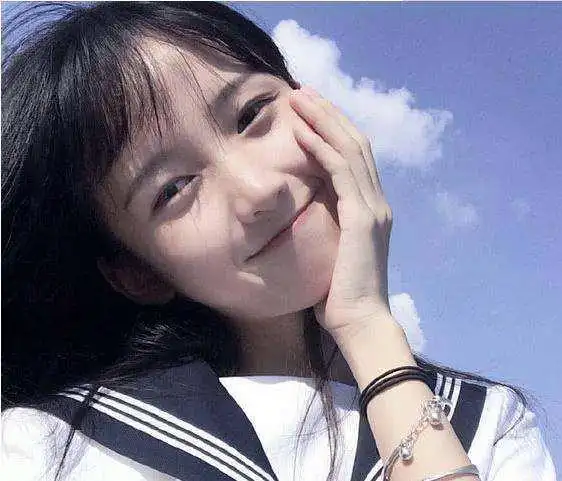 "别总在头发上做文章"!初中生新发型标准,女生含泪剪去长发