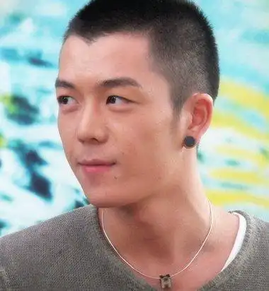 圆脸男生剪寸头发型图片 2018超模款短发寸头发型剪法