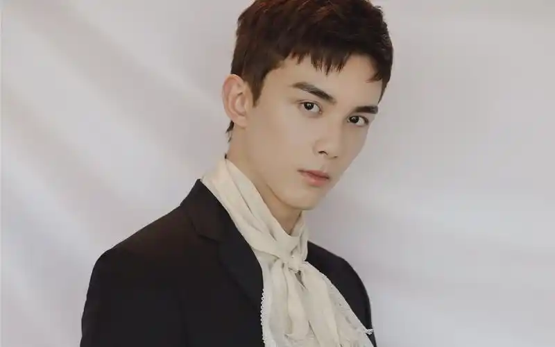 吴磊儒雅绅士写真图片桌面壁纸