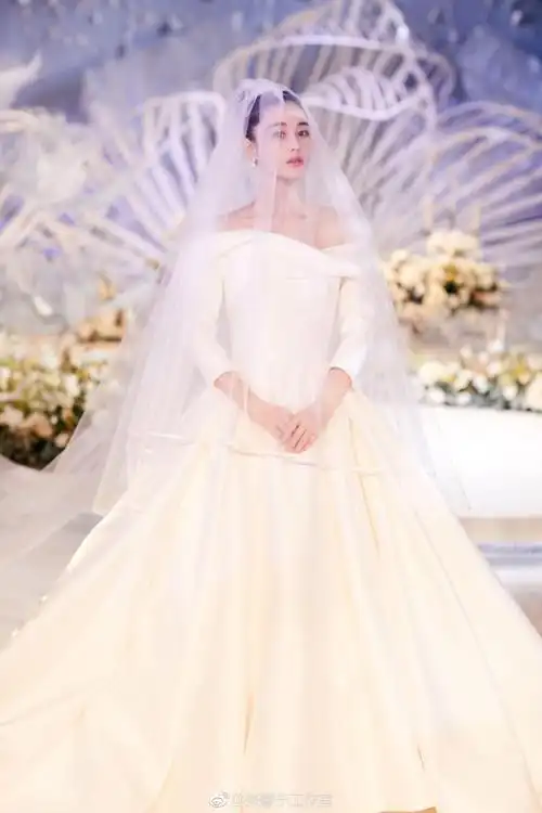 张馨予穿国产婚纱在国内办婚礼,她的婚礼最便宜但也最让人感动!