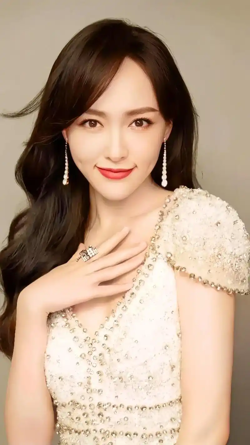 电影明星唐嫣的生活相片 - 抖音