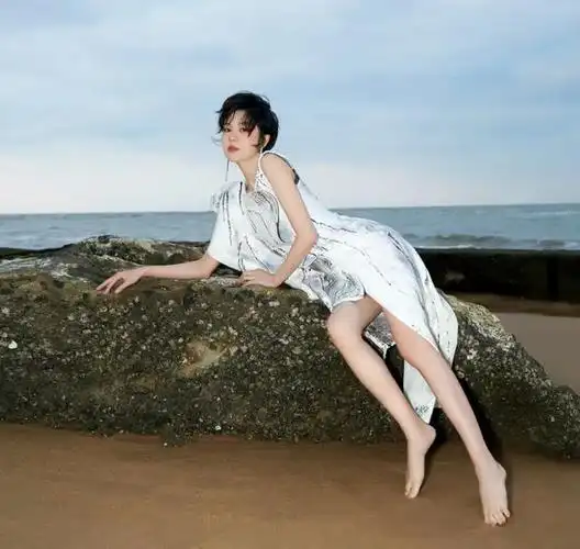 说起大长腿女星!必须要看看她