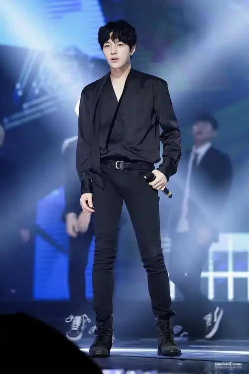 想看比例好的帅哥的全身照72多图预警