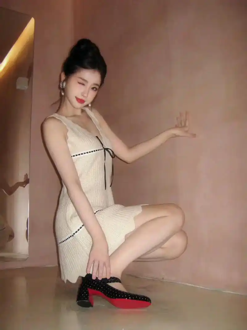 9096#虞书欣 #公主 #温柔风 #红底高跟鞋 #氛围感 - 抖音