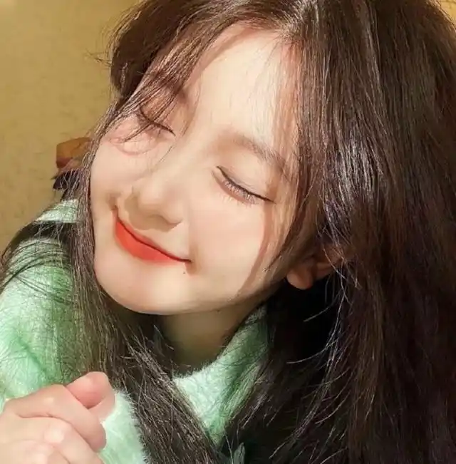 微信头像:绝绝子真人女生头像推荐