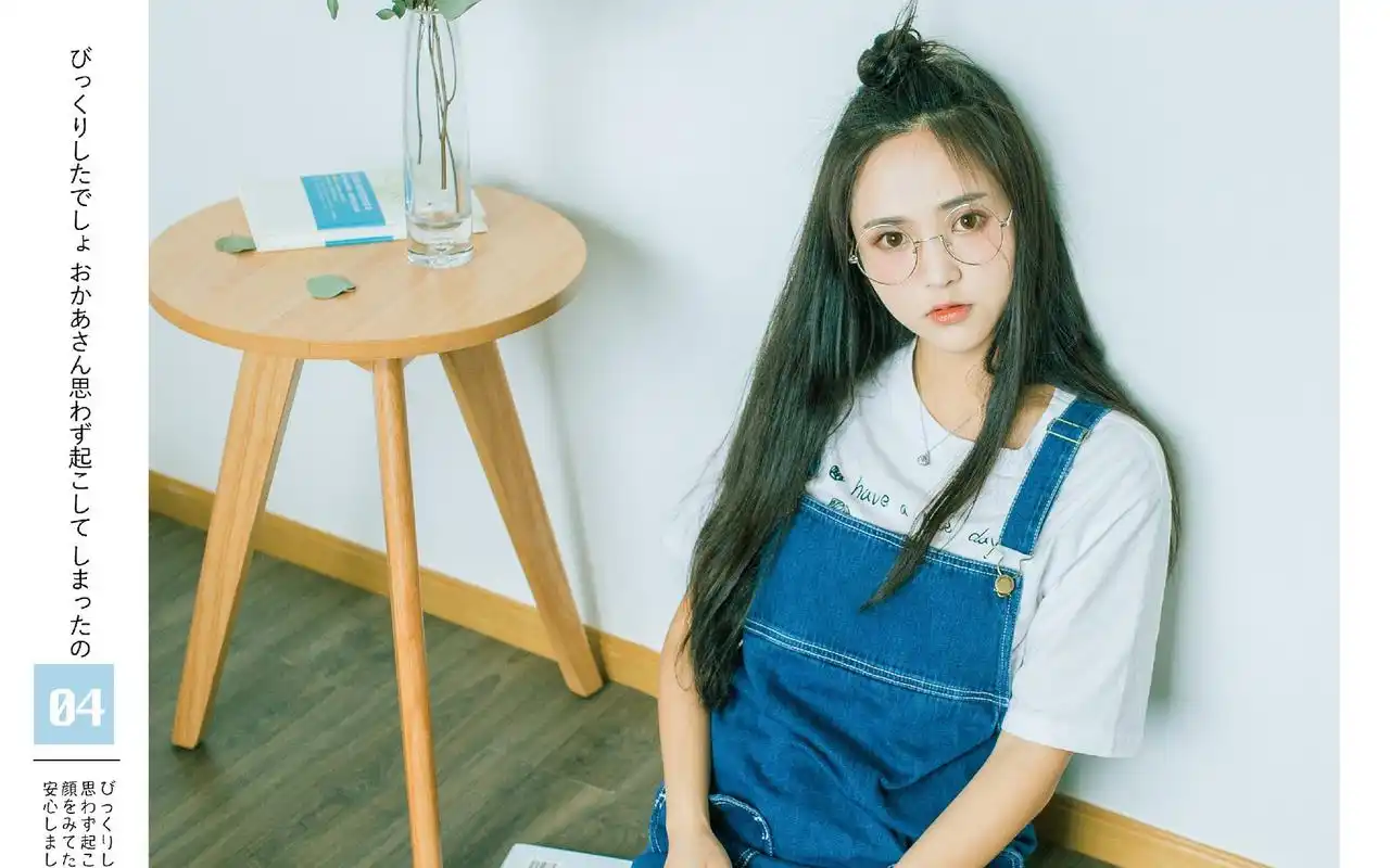 半丸子头可爱韩系少女写真电脑壁纸图片下载