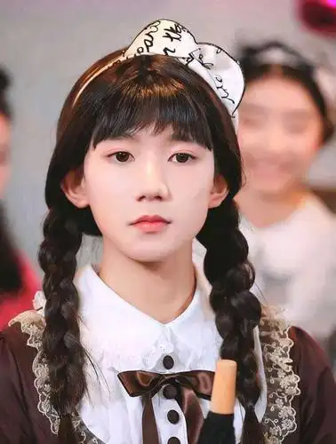 tfboys穿女装pk,王俊凯称易烊千玺太女装,王源太严实,自己惊艳