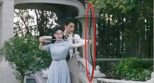 许魏洲以一板一眼的教学风格出演男主角,然而他们手