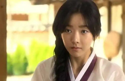 小苹果女主裴涩琪结婚与男友交往三个月闪婚引热议