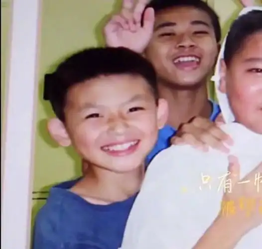 小鬼王琳凯童年照合集