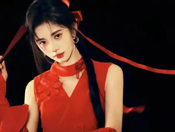 2024年,鞠婧祎主演的仙侠剧《仙剑四》播出,她饰演的角色是背负着家族