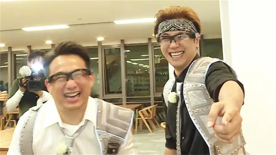 黄磊罗志祥太调皮居然联手欺负正在努力工作的无辜摄像小哥