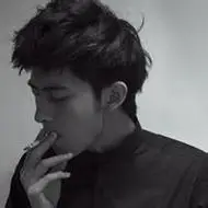 二次元黑白抽烟不良少年头像点击鼠标右键下载