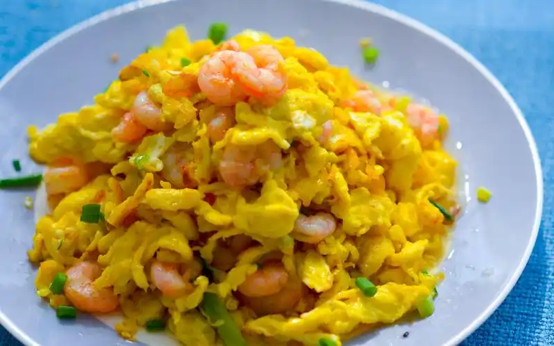 虾仁炒蛋色香味俱全的快手菜