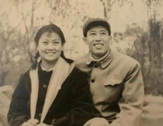 回顾文兴宇一生嗜烟如命7字遗言感动世人遗孀至今无法释怀