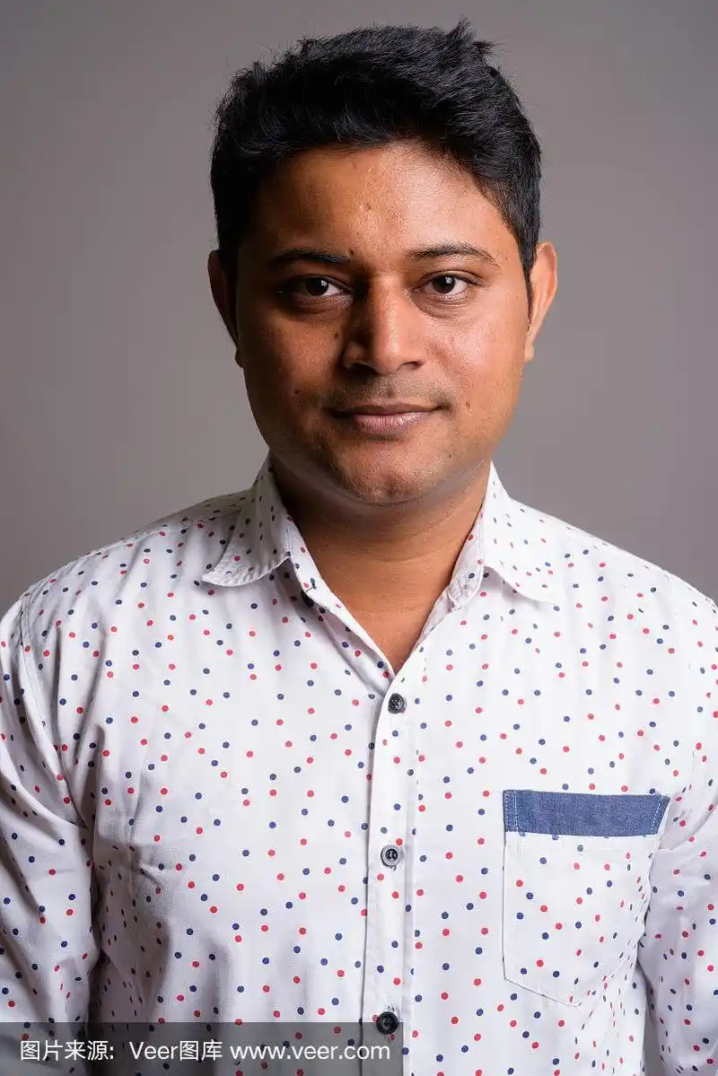 印度人,男商人,青年人,影棚拍摄,灰色背景