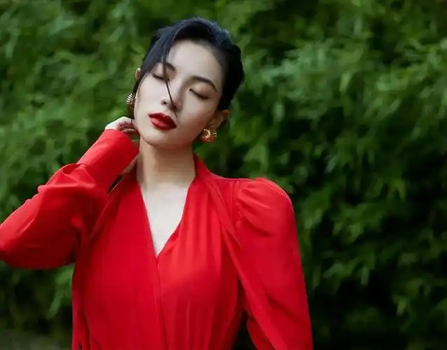 腰部受伤还坚持参加比赛,钟楚曦比看起来努力|舒淇|娱乐圈|冯小刚