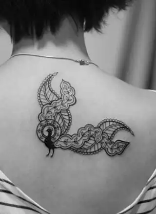 女人后背图腾凤凰纹身图案