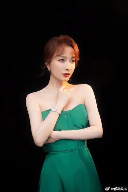 吴昕晒plog告别二月#吴昕晒出了一组照片,告别二月新的一个月即将