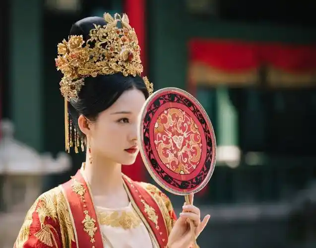 李沁红妆嫁衣绝美!