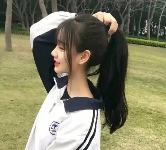 侧脸马尾辫女头