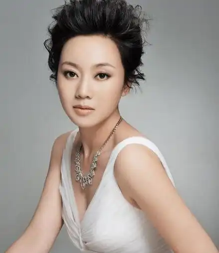 女演员闫妮年龄大却不怕老 万种风情就是她的命(3)_大陆星闻_明星