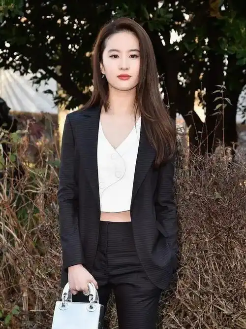 想拥有刘亦菲的"天仙攻",这5款靴子你得穿对