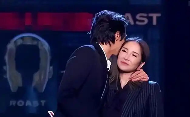 19年换17个男朋友43岁萧亚轩脸尖下巴突网友纵欲过度的代价