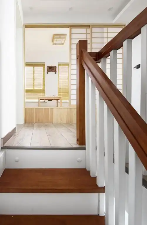 现代中式复式装修楼梯扶手设计