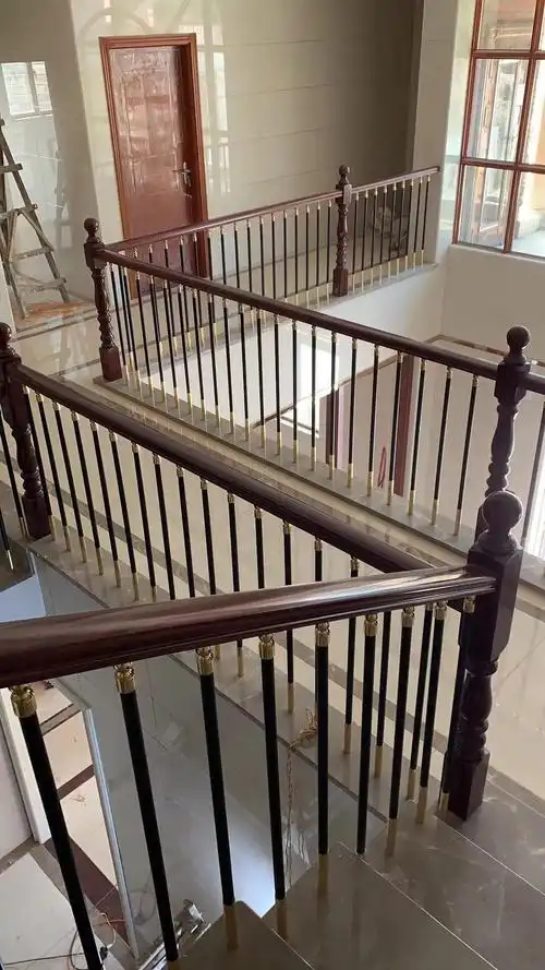 豪华高端别墅室内楼梯扶手护栏铝合金实木家用现代轻奢楼梯扶手