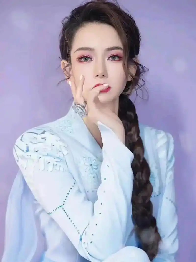 戚薇 #盛世美颜 #手机锁屏壁纸 #性感女星 #壁纸手机超 - 抖音