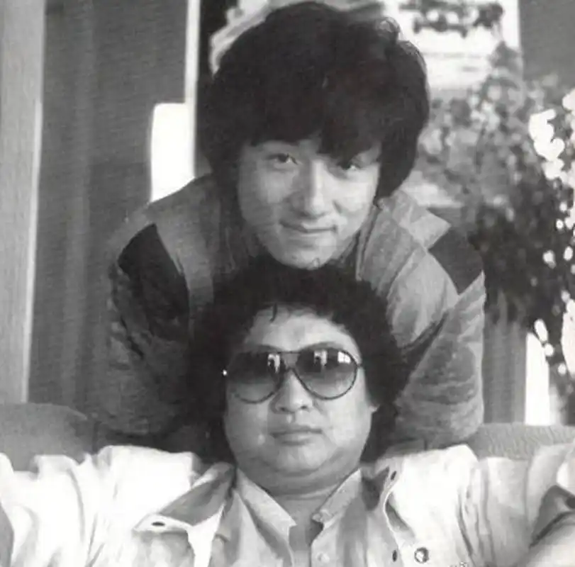 成龙和韩红年轻时候看起来好年轻 676767[三哈]