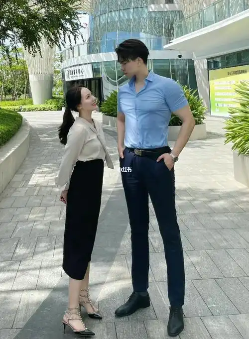 情侣  #情侣穿搭  #每日穿搭  #158和195  #最萌身高差  #金秘书