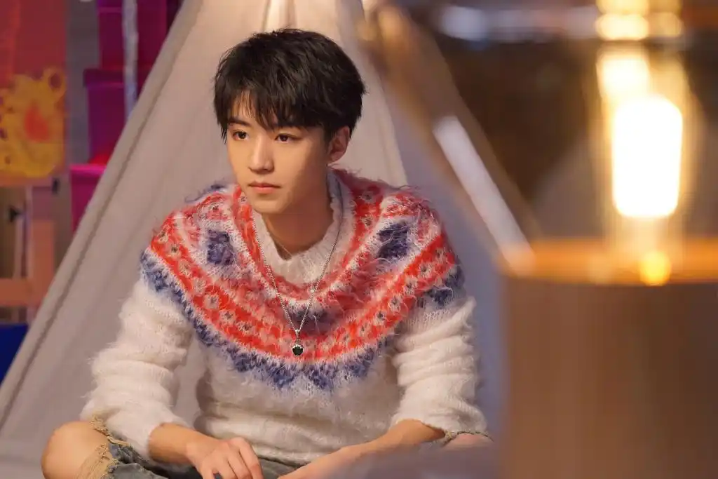 帅气王俊凯可爱壁纸依旧童心不改的小凯