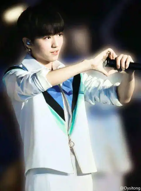 王俊凯七种比心手势粉丝最爱的是最后一种