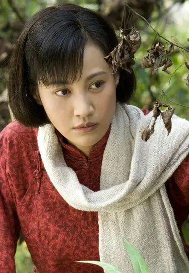 天生丽质,出演一部剧走红,当红时嫁相貌一般的老公,今过成这样